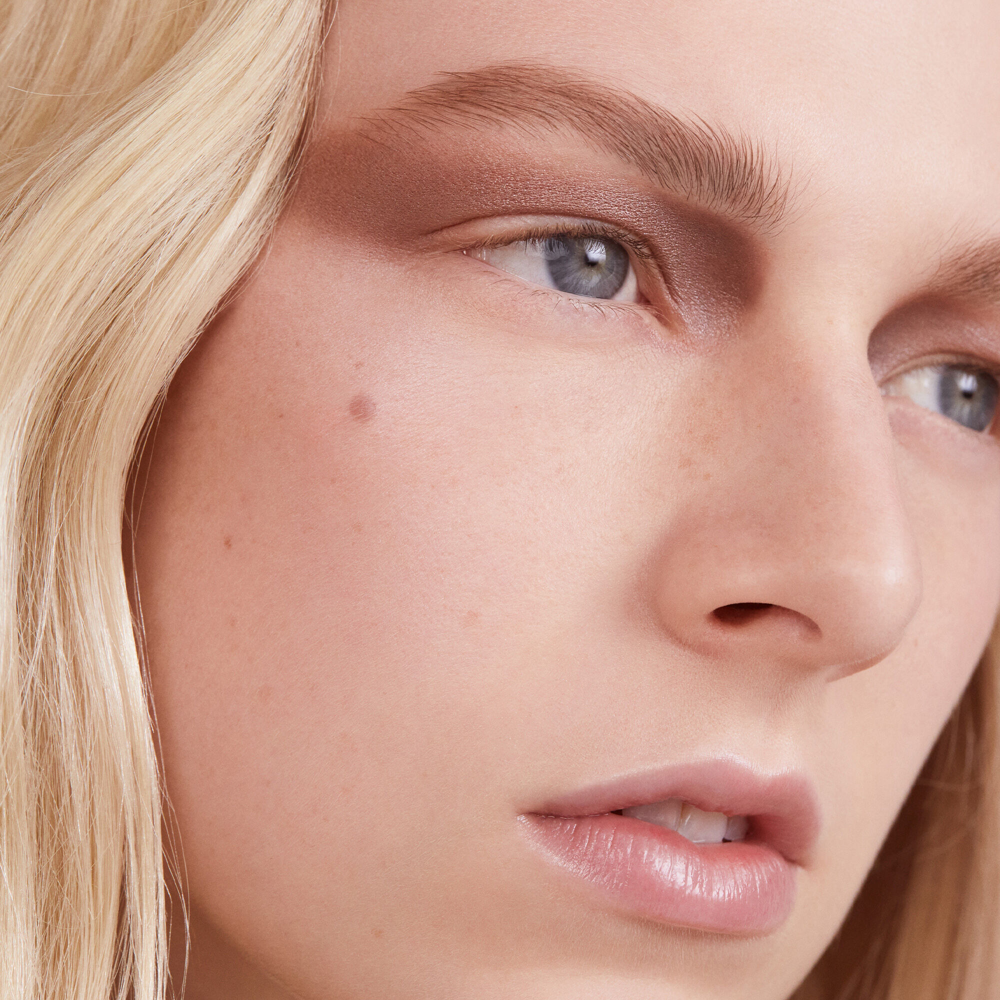 Display Product shot 3 of POP PowderGel Eye Shadow, Suru-Suru Taupe